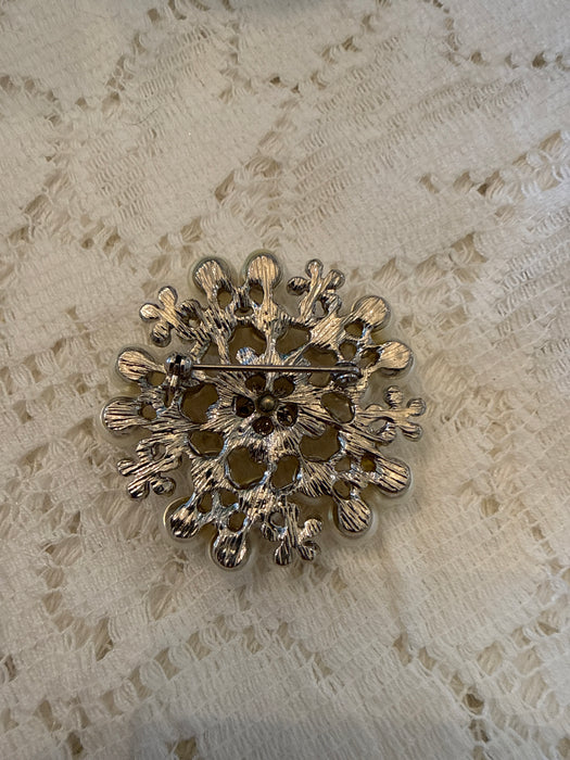 Pearl & Rhinestones pin