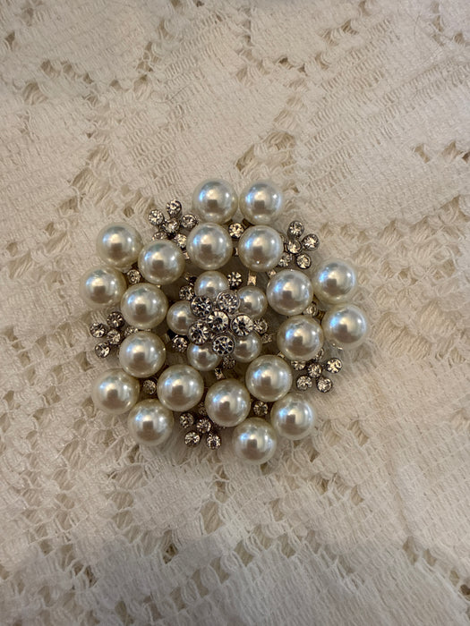 Pearl & Rhinestones pin